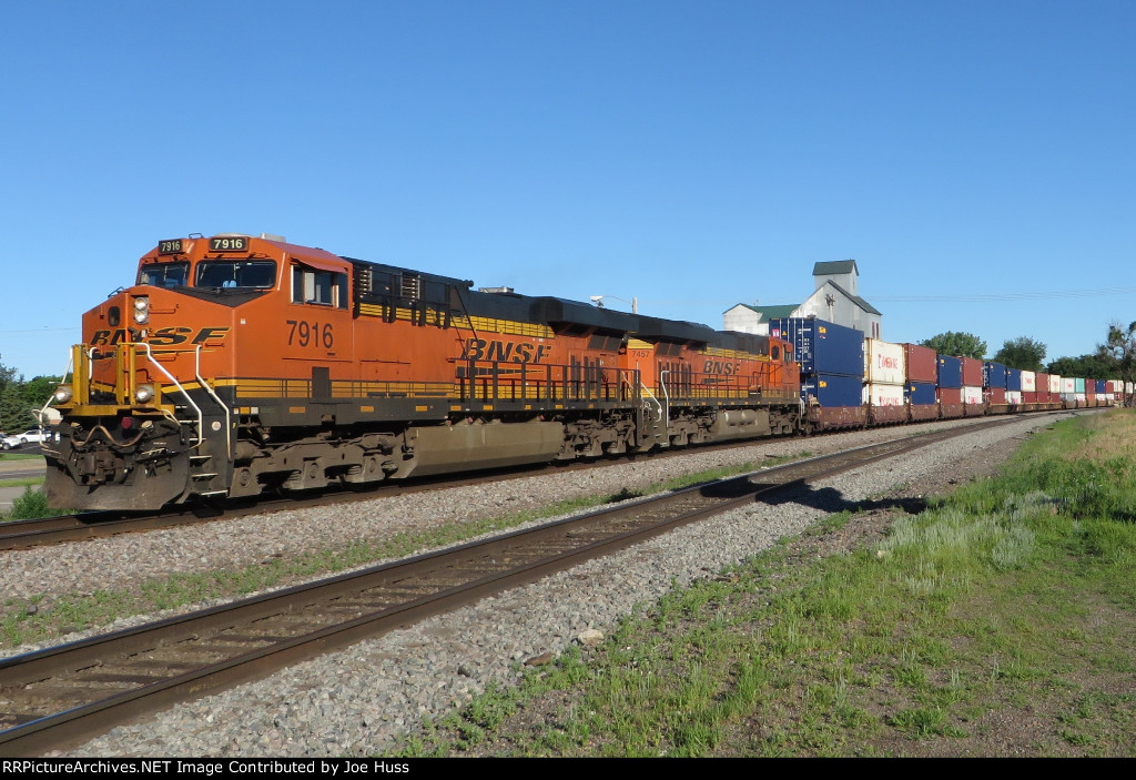 BNSF 7916 East